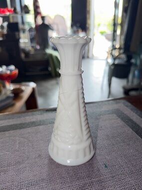 Vintage Anchor Hocking Stars & Bars Milk Glass Bud Vase